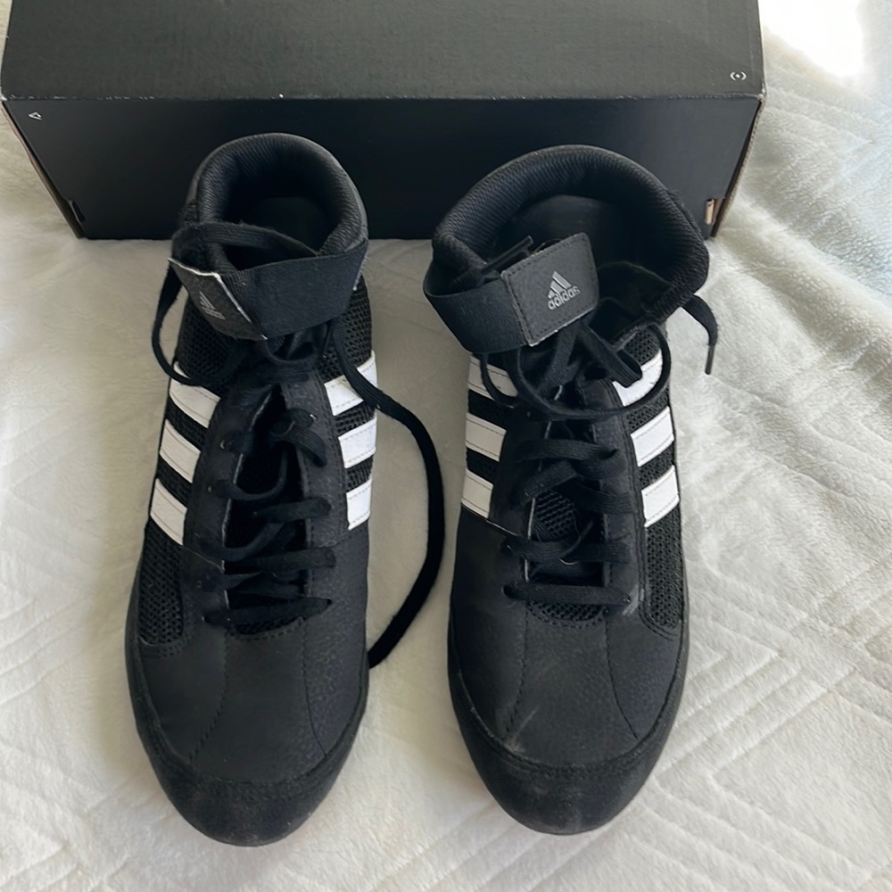 Men Adidas size 8 wrestling shoes